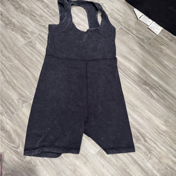 Aerie charcoal acid wash open back workout romper - Picture 4 of 6